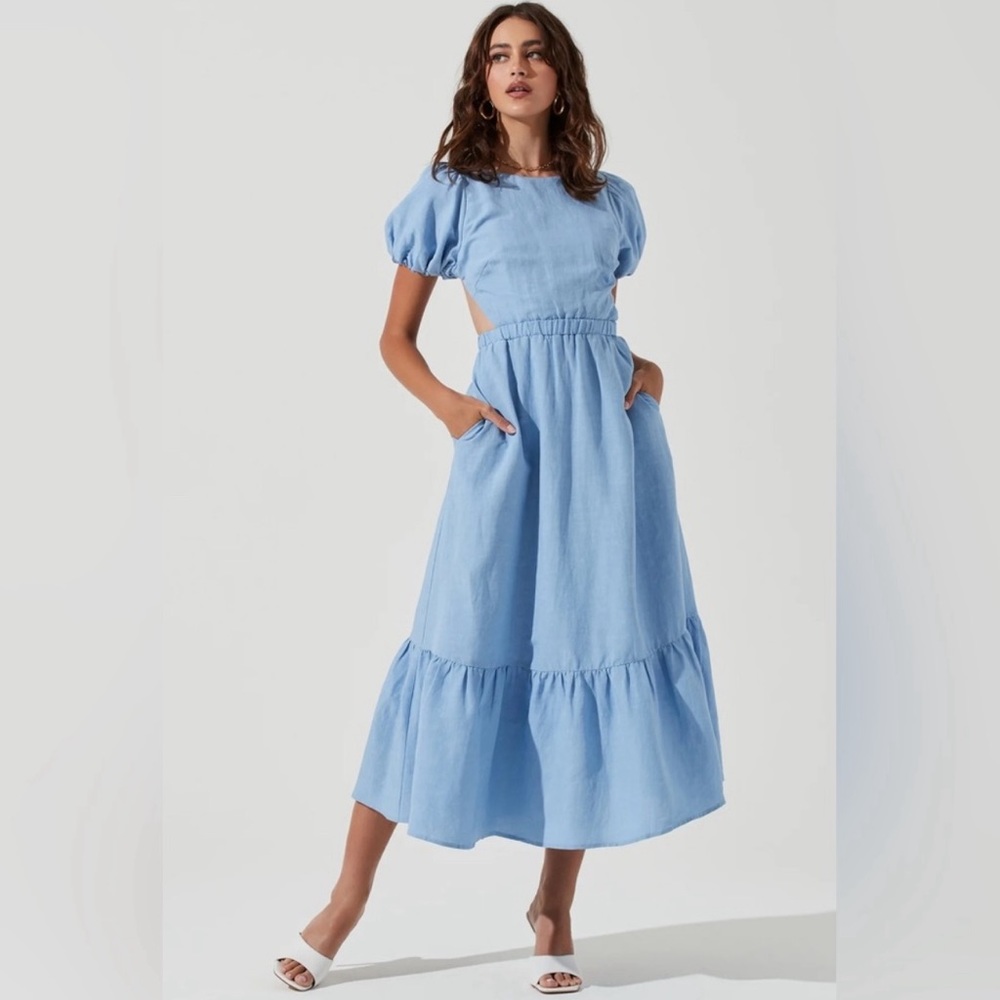 NWOT - ASTR The Label - Jelena Back Cutout Puff Sleeve Midi Dress - Small